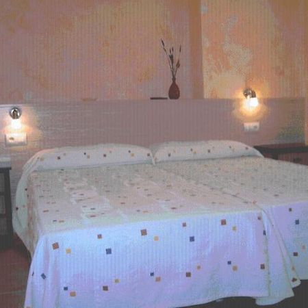 Hostal Valle Del Iregua Albelda De Iregua الغرفة الصورة