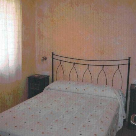 Hostal Valle Del Iregua Albelda De Iregua الغرفة الصورة