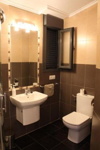 Hostal Valle Del Iregua Albelda De Iregua الغرفة الصورة