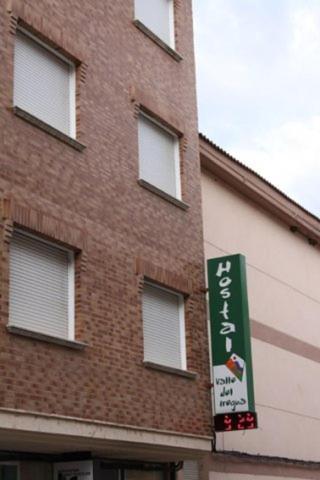 Hostal Valle Del Iregua Albelda De Iregua المظهر الخارجي الصورة